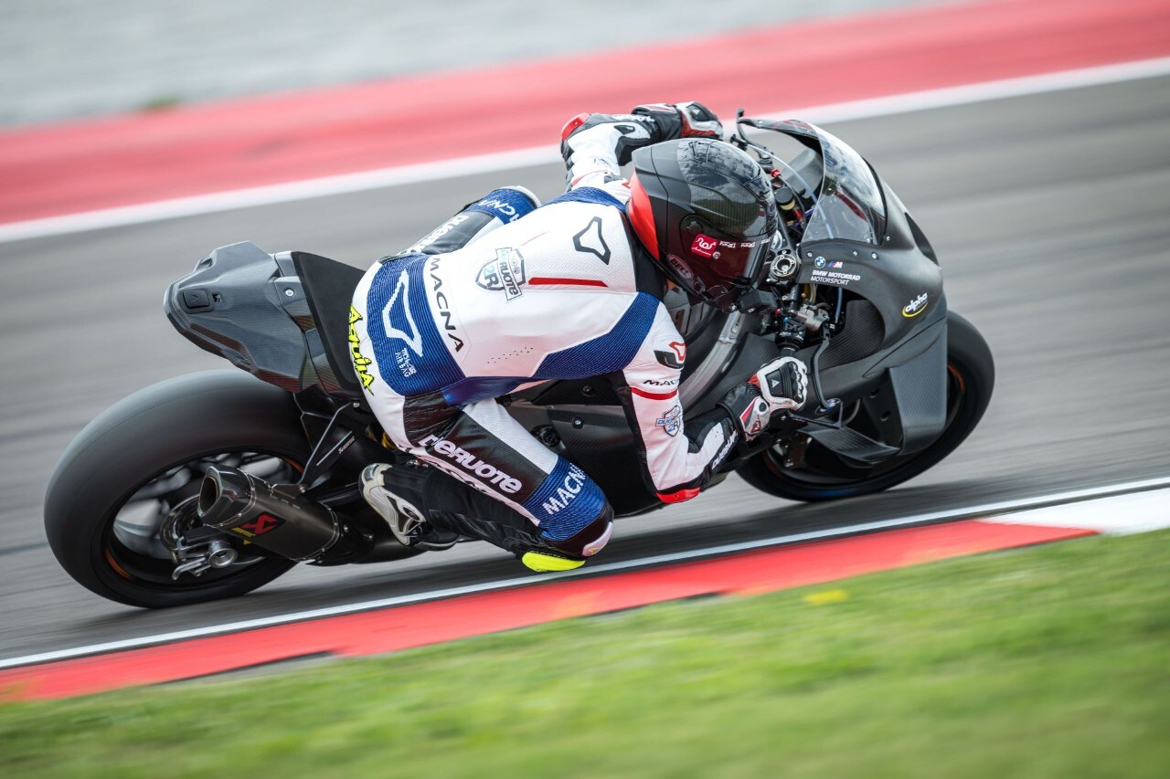 DueruoteTG #238 - Abbiamo guidato in pista la BMW che corre in SBK! 